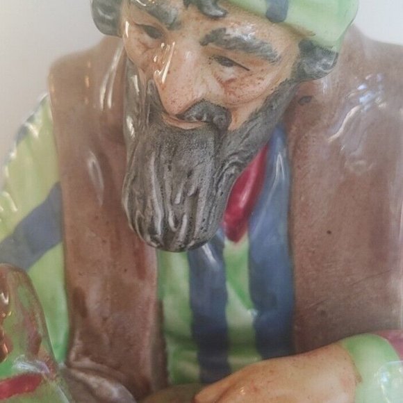 Vintage Royal Doulton Figure Cobbler HN 1706 1935-1969 by C J Noke - Picture 3 of 13